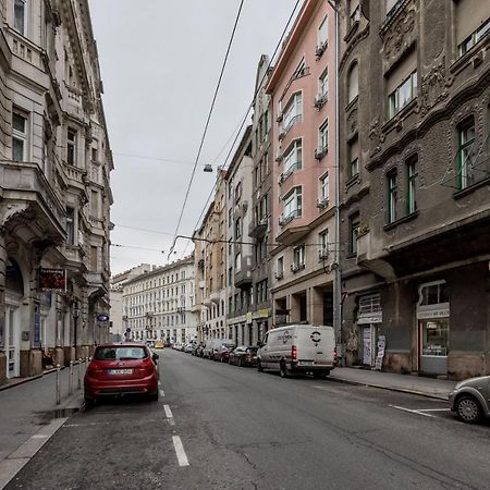 Downtown Charm In Будапеща Екстериор снимка